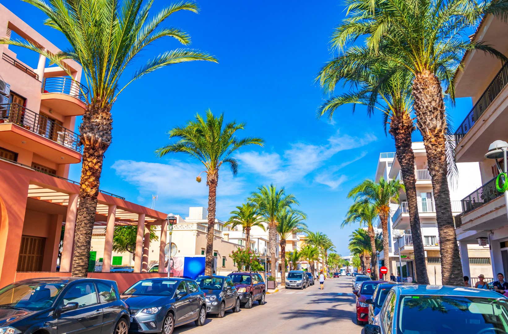 Can Picafort lange Strand und einem Boulevard mit Terrassen und Läden